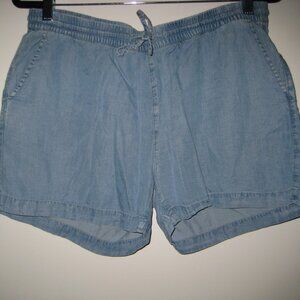 Only lightweight shorts with drawstring